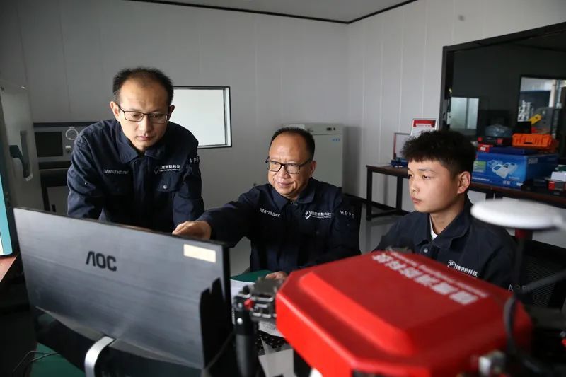 《河南日報》報道獵鷹消防：乘八方支援之力 翱翔創(chuàng)新發(fā)展之巔