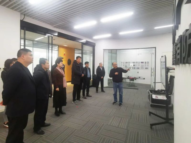 河南省消防協(xié)會(huì)會(huì)長(zhǎng)王建剛一行到獵鷹調(diào)研